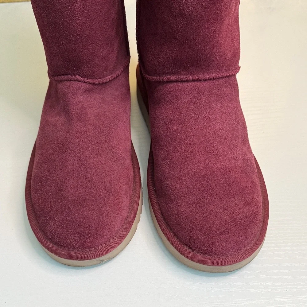 Koolaburra Women's mid calf Burgundy Suede with faux fur lining Boots